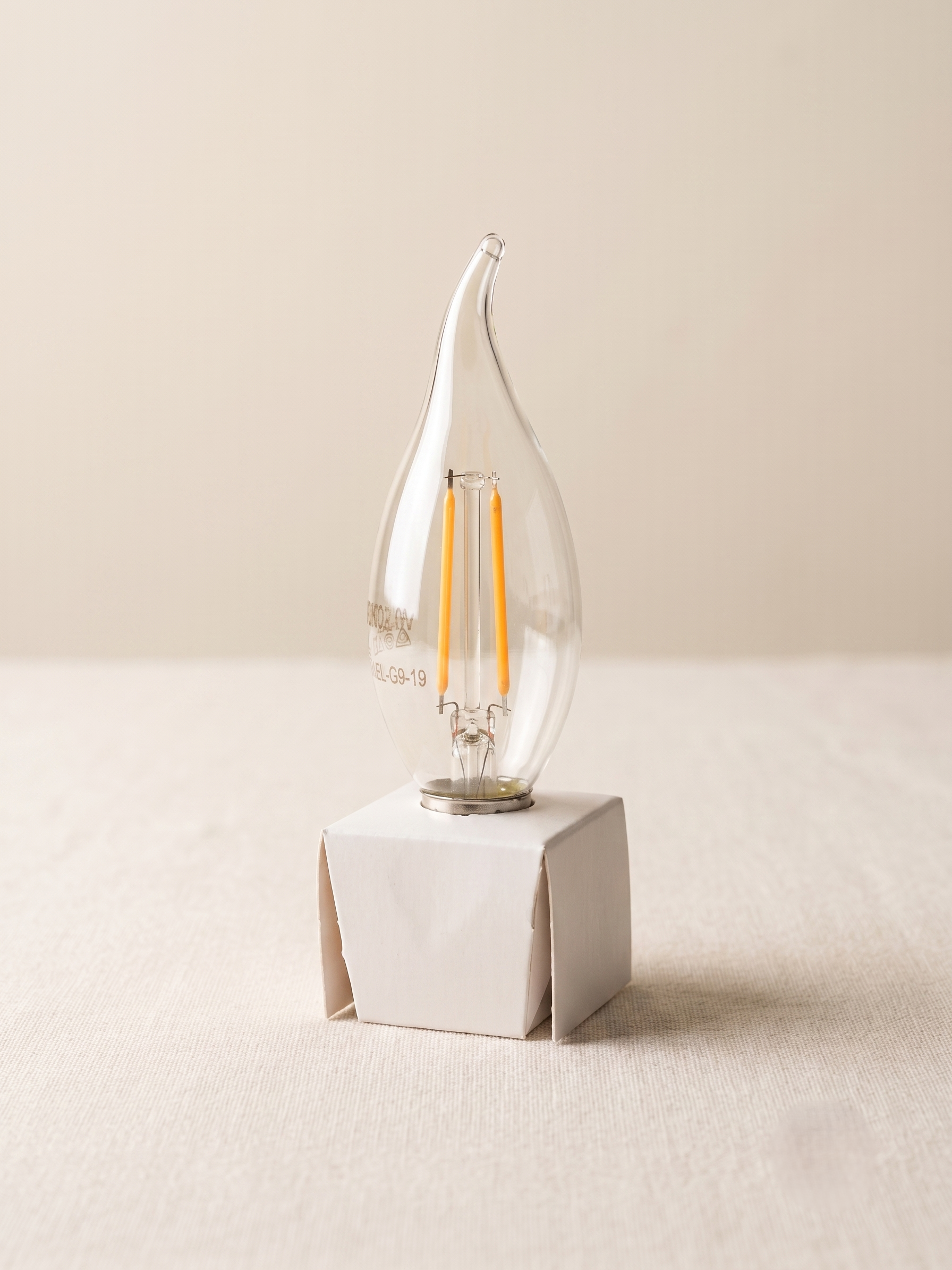 LED filament lamp with a tip-shaped design inspired by a water droplet.