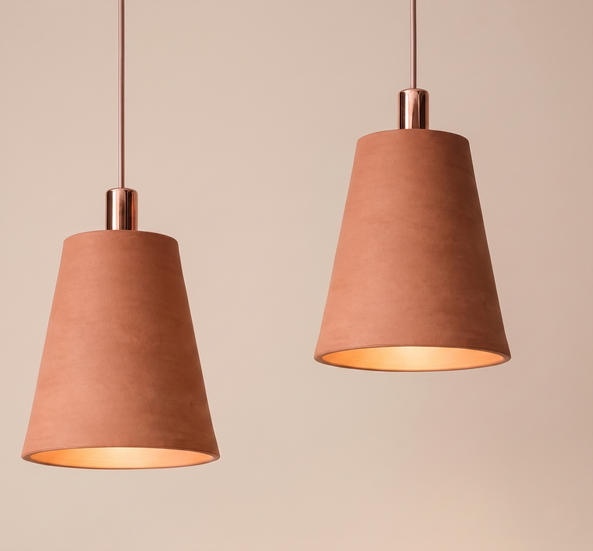 The "terracotta cone" or "copper terracotta" lamp.